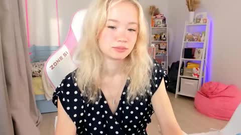 Snapshot of alice_forfun chatting on October 1, 2025, 5:57 am Alichery online show from October 1, 2025, 5:57 am