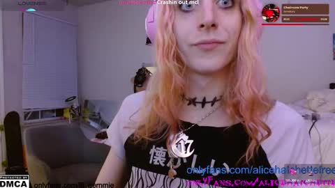 Snapshot of alice_hatchette chatting on September 17, 2025, 3:19 am Alice Hatchette online show from September 17, 2025, 3:19 am