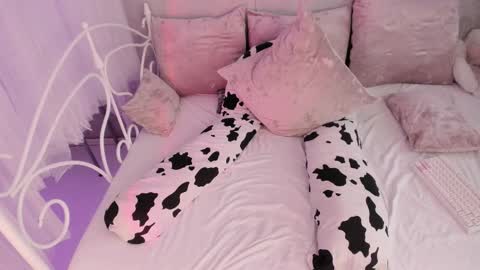 Snapshot of alice_kinky_girl chatting on September 13, 2025, 11:21 am Alice online show from September 13, 2025, 11:21 am