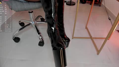 Snapshot of alice_leroy chatting on February 27, 2026, 8:09 pm Mistress Alice. online show from February 27, 2026, 8:09 pm