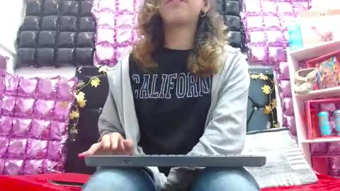 alice online show from October 10, 2025, 12:15 pm