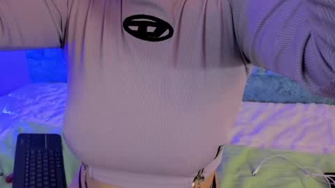 Snapshot of alice_martinez_ chatting on January 23, 2025, 4:52 am alice and amber online show from January 23, 2025, 4:52 am