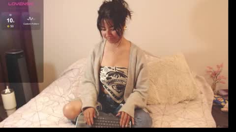 Snapshot of alice_middle01 chatting on November 19, 2025, 3:12 pm Alice online show from November 19, 2025, 3:12 pm