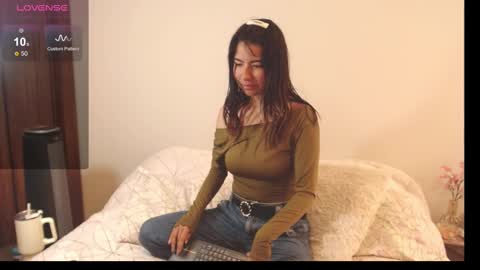 Snapshot of alice_middle01 chatting on November 21, 2025, 3:54 pm Alice online show from November 21, 2025, 3:54 pm