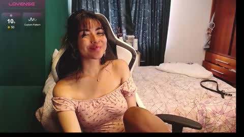 Snapshot of alice_middle01 chatting on December 2, 2025, 3:40 pm Alice online show from December 2, 2025, 3:40 pm