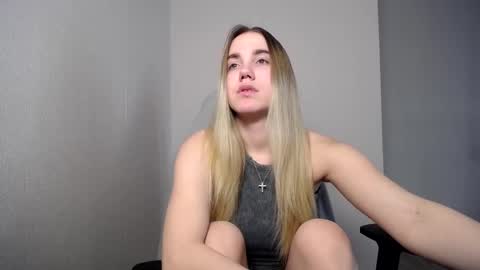 Snapshot of alice_rays_ chatting on January 6, 2026, 6:28 am Alice online show from January 6, 2026, 6:28 am