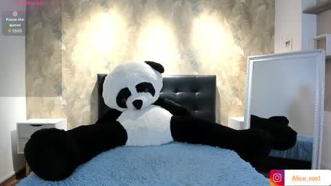 Snapshot of alice_rose5 chatting on October 6, 2025, 3:37 am Alice online show from October 6, 2025, 3:37 am