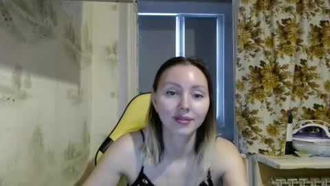 Snapshot of alice_smiles chatting on January 12, 2026, 11:37 am Alice smiles online show from January 12, 2026, 11:37 am