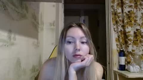 Snapshot of alice_smiles chatting on March 22, 2026, 10:35 pm Alice smiles online show from March 22, 2026, 10:35 pm