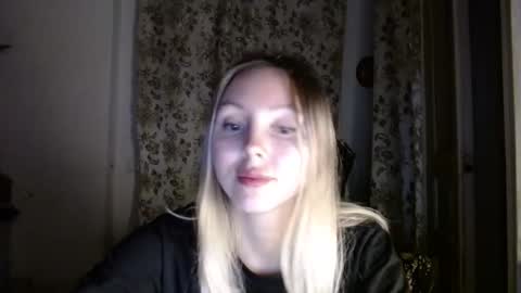 Snapshot of alice_smiles chatting on March 25, 2026, 8:59 pm Alice smiles online show from March 25, 2026, 8:59 pm