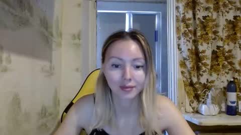Snapshot of alice_smiles chatting on April 6, 2026, 5:08 am Alice smiles online show from April 6, 2026, 5:08 am