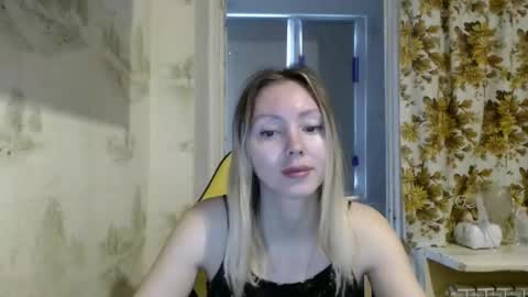 Snapshot of alice_smiles chatting on April 7, 2026, 5:19 am Alice smiles online show from April 7, 2026, 5:19 am