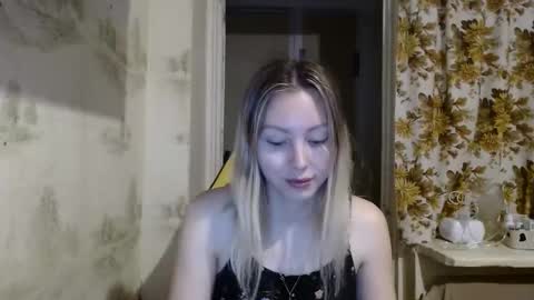 Snapshot of alice_smiles chatting on April 8, 2026, 1:49 am Alice smiles online show from April 8, 2026, 1:49 am