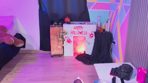 Alice online show from October 31, 2025, 7:04 pm