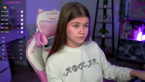 Snapshot of alice_tails chatting on February 19, 2025, 7:17 am Alice online show from February 19, 2025, 7:17 am