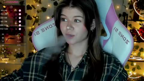 Snapshot of alice_tails chatting on April 23, 2026, 7:16 pm Alice online show from April 23, 2026, 7:16 pm