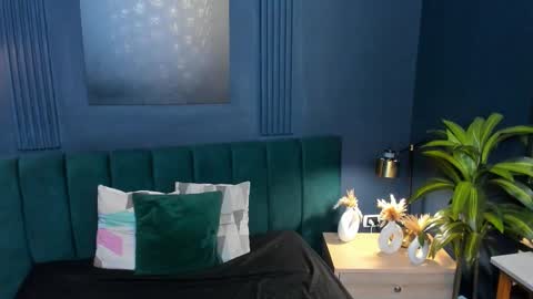 Alice and Asia online show from September 19, 2025, 2:57 am