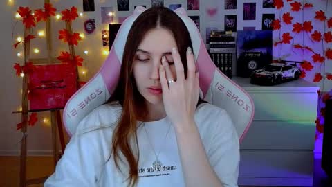 alicecharmy online show from November 28, 2025, 7:11 am