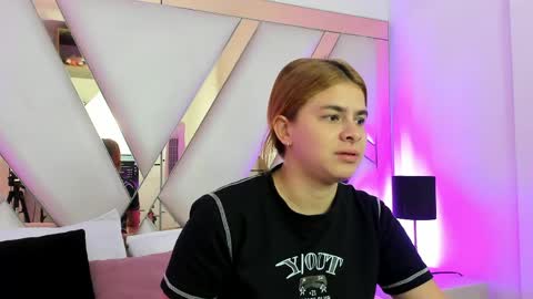 AliceCruz online show from May 28, 2026, 11:40 am