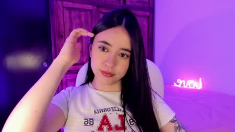 Snapshot of alicee_2 chatting on January 5, 2025, 9:14 pm Aliceee .. 97YP9VWGZHrefnav wishlist lists 1 online show from January 5, 2025, 9:14 pm