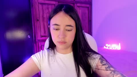 Snapshot of alicee_2 chatting on January 7, 2025, 8:10 pm Aliceee .. 97YP9VWGZHrefnav wishlist lists 1 online show from January 7, 2025, 8:10 pm