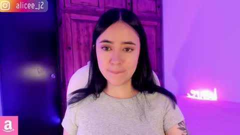 Snapshot of alicee_2 chatting on February 17, 2025, 10:07 am Aliceee .. 97YP9VWGZHrefnav wishlist lists 1 online show from February 17, 2025, 10:07 am