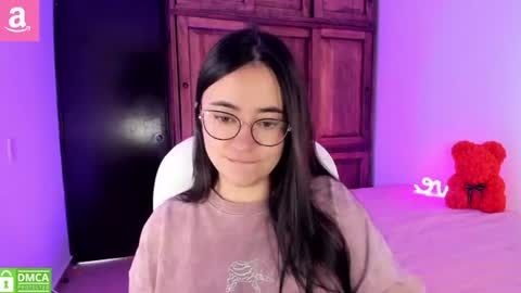 Snapshot of alicee_2 chatting on June 18, 2026, 6:12 pm Aliceee .. 97YP9VWGZHrefnav wishlist lists 1 online show from June 18, 2026, 6:12 pm