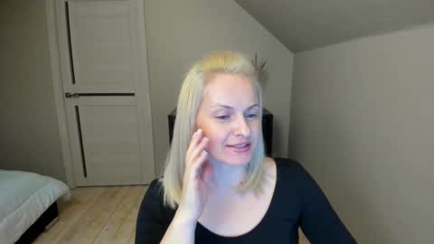 Snapshot of alicee__grace chatting on February 13, 2025, 6:59 pm Alicee online show from February 13, 2025, 6:59 pm