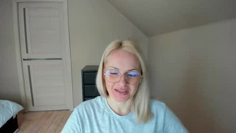 Snapshot of alicee__grace chatting on February 15, 2025, 12:22 pm Alicee online show from February 15, 2025, 12:22 pm