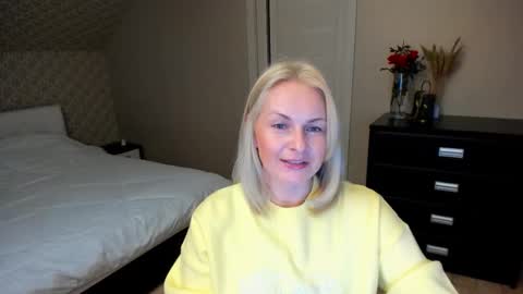 Snapshot of alicee__grace chatting on November 15, 2025, 4:14 pm Alicee online show from November 15, 2025, 4:14 pm