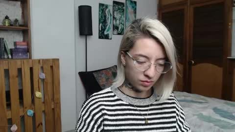 alicee_logan_ online show from April 27, 2026, 1:25 am