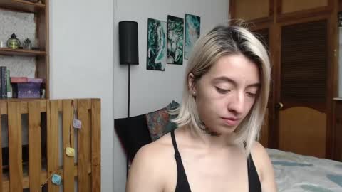 alicee_logan_ online show from May 6, 2026, 1:03 am