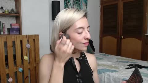 alicee_logan_ online show from May 16, 2026, 3:14 am