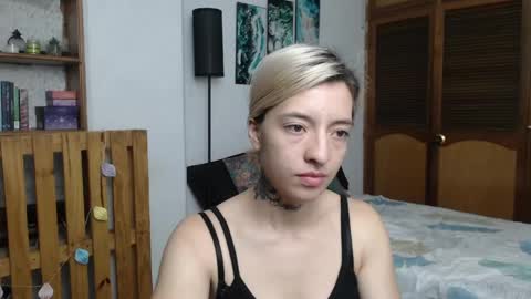 alicee_logan_ online show from May 17, 2026, 2:20 am