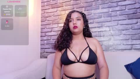 Snapshot of alicee_revess chatting on September 29, 2025, 12:32 pm Danna online show from September 29, 2025, 12:32 pm