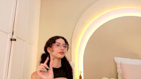Snapshot of alicee_rodriguez chatting on February 16, 2025, 4:21 pm alice online show from February 16, 2025, 4:21 pm