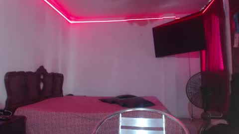 aliceesmiths online show from December 15, 2024, 3:31 pm