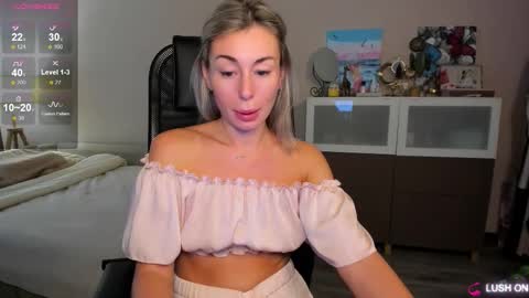 Snapshot of aliceevan chatting on December 15, 2025, 3:33 am Daniella online show from December 15, 2025, 3:33 am