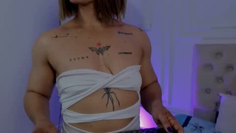 alicefit_212 online show from October 9, 2025, 1:31 pm