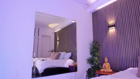 Alice  online show from November 20, 2025, 4:23 am