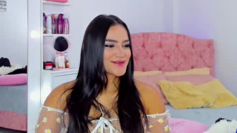 Snapshot of alicekiing_ chatting on February 13, 2025, 7:35 am ALICEKIING online show from February 13, 2025, 7:35 am