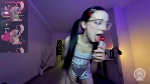 Snapshot of alicelannei chatting on May 30, 2026, 7:22 pm Alice loves chips online show from May 30, 2026, 7:22 pm