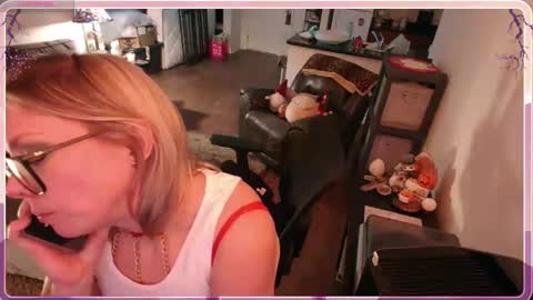 Snapshot of aliceliddell710 chatting on December 19, 2025, 5:36 am Alice Liddell online show from December 19, 2025, 5:36 am