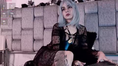 alicenoir_ online show from November 18, 2025, 11:15 pm