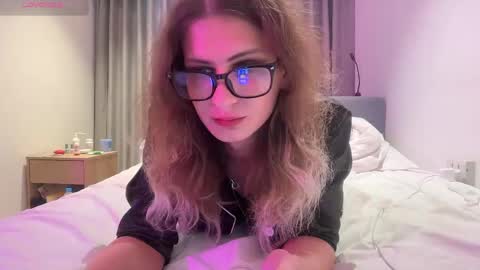 AlicePinkhead online show from April 16, 2026, 8:15 am