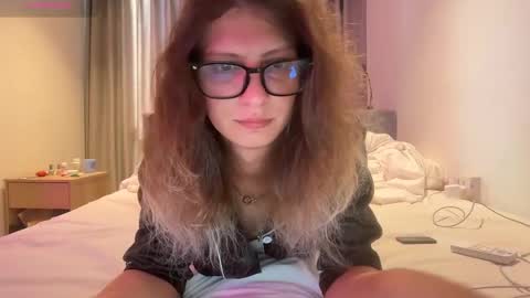 Snapshot of alicepinkhead chatting on April 17, 2026, 9:01 am AlicePinkhead online show from April 17, 2026, 9:01 am