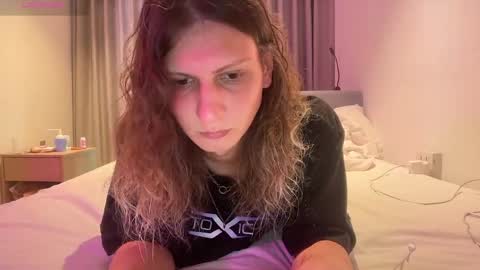 Snapshot of alicepinkhead chatting on April 21, 2026, 7:47 am AlicePinkhead online show from April 21, 2026, 7:47 am