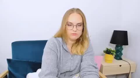 alicesensitive online show from October 17, 2025, 12:08 pm