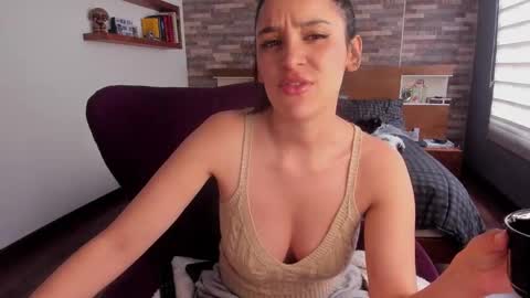 Snapshot of alicewillow chatting on December 21, 2025, 5:53 pm Alice online show from December 21, 2025, 5:53 pm