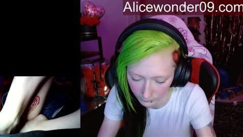 Snapshot of alicewonder52 chatting on February 14, 2026, 5:37 am Alice online show from February 14, 2026, 5:37 am